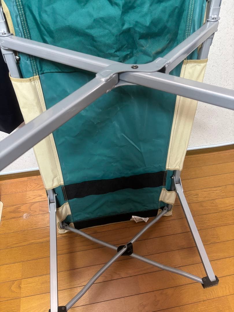 Coleman 折りたたみコット 緑/ベージュ収納袋付き、長椅子にも