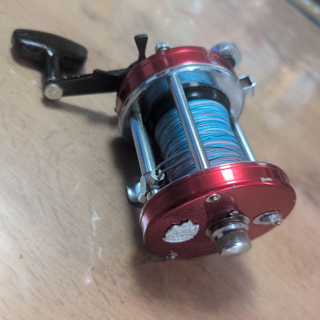 ABU Ambassadeur 7000 ベイトリール　レッド
