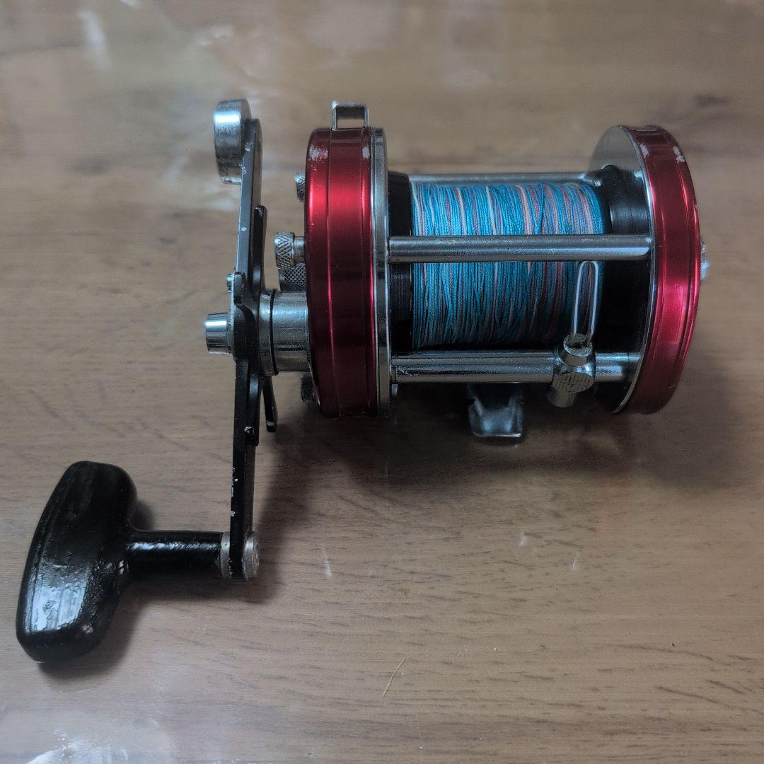ABU Ambassadeur 7000 ベイトリール　レッド