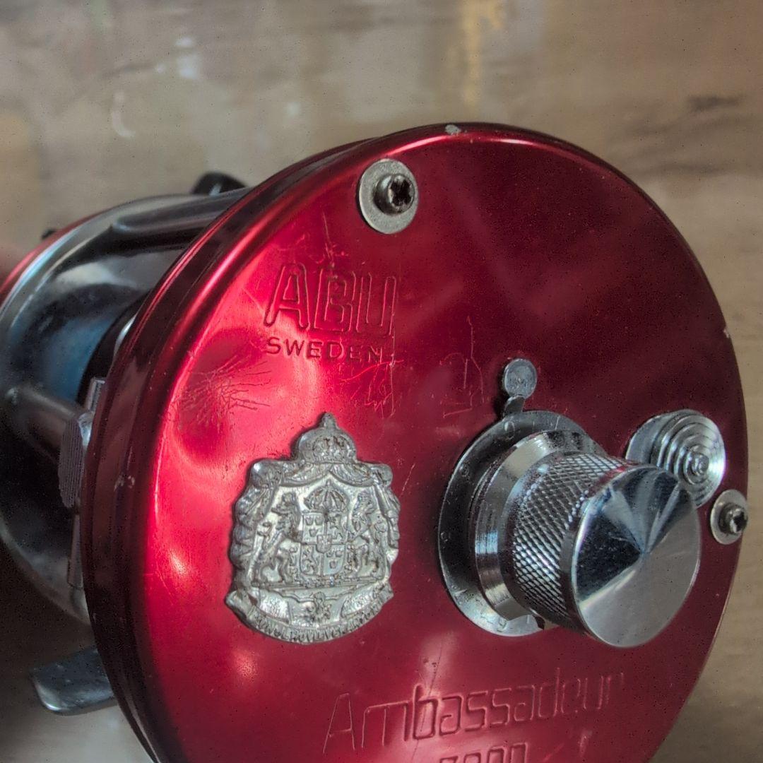 ABU Ambassadeur 7000 ベイトリール　レッド