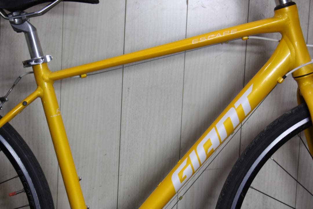 GIANT ESCAPE R3 700C 24速 470mm YELLOWクロス