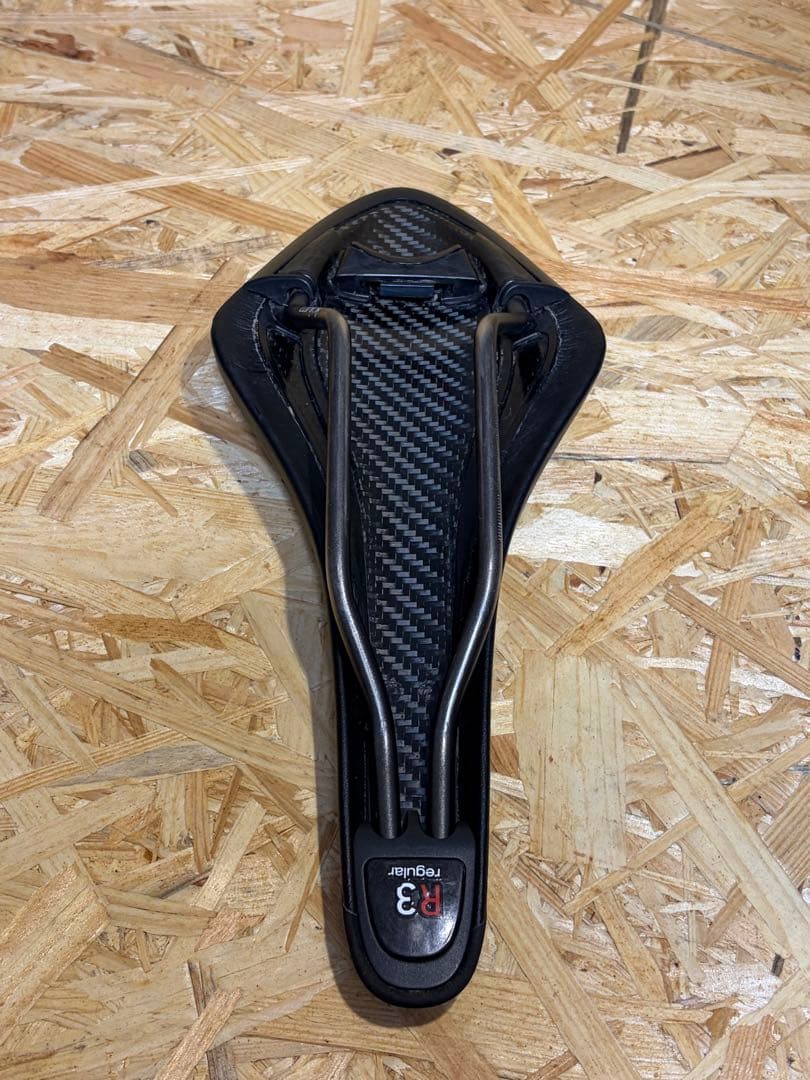 フィジーク アリオネ R3 fizik arione R3