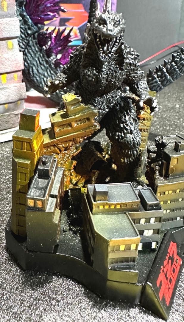 アオシマゴジラミレニアム２０００プラモデル組み立て完成品＆ゴジラ名鑑付き