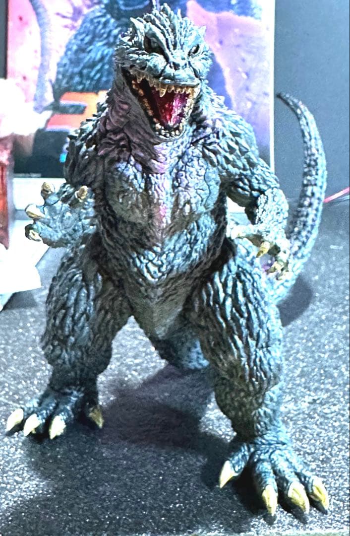 アオシマゴジラミレニアム２０００プラモデル組み立て完成品＆ゴジラ名鑑付き