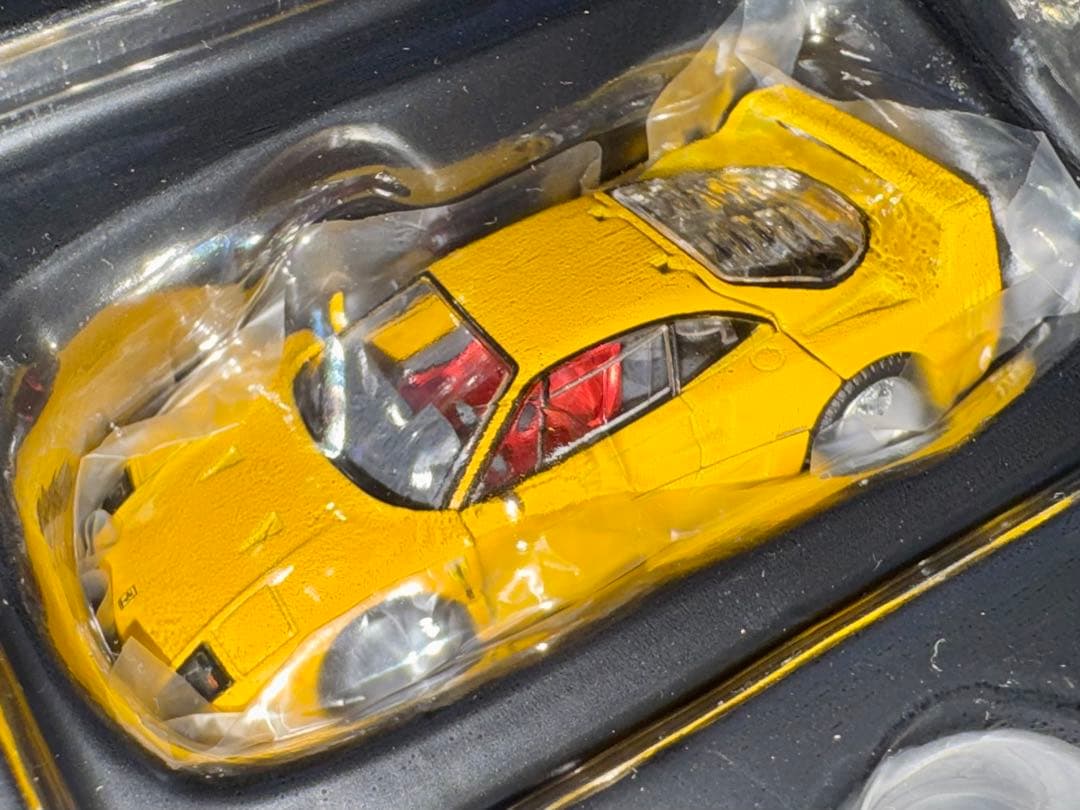 トミカリミテッドヴィンテージネオ フェラーリF40黄　TOMICA NEO