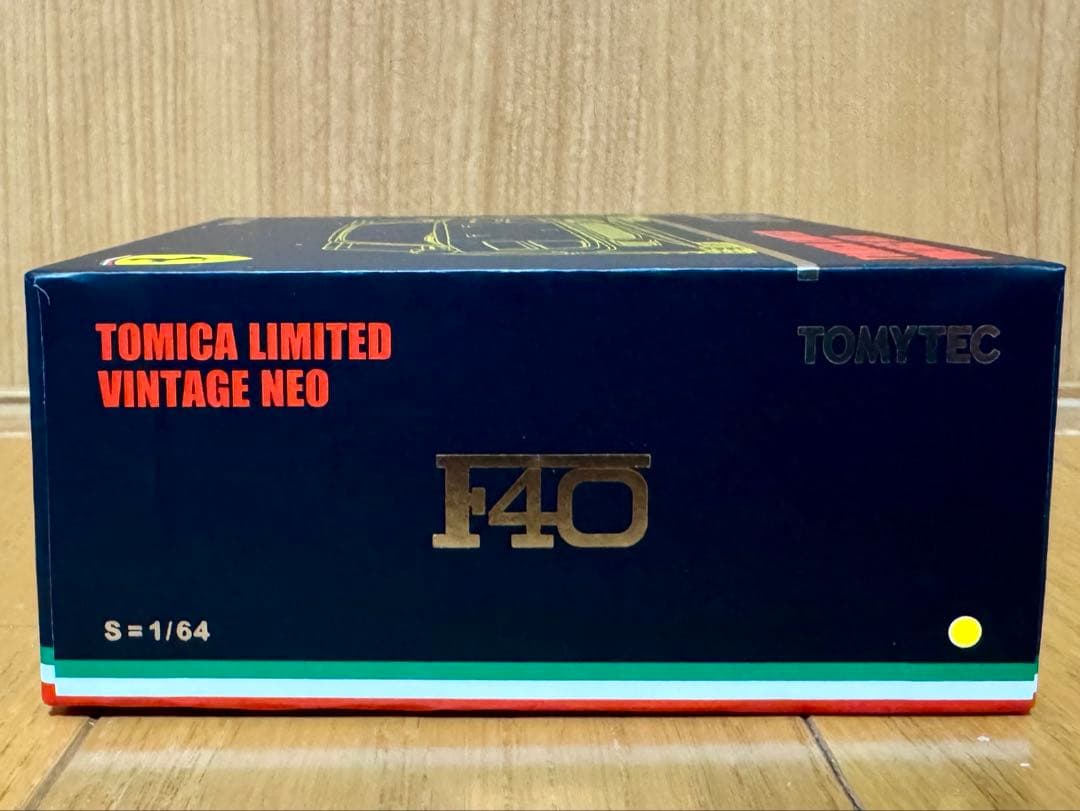 トミカリミテッドヴィンテージネオ フェラーリF40黄　TOMICA NEO