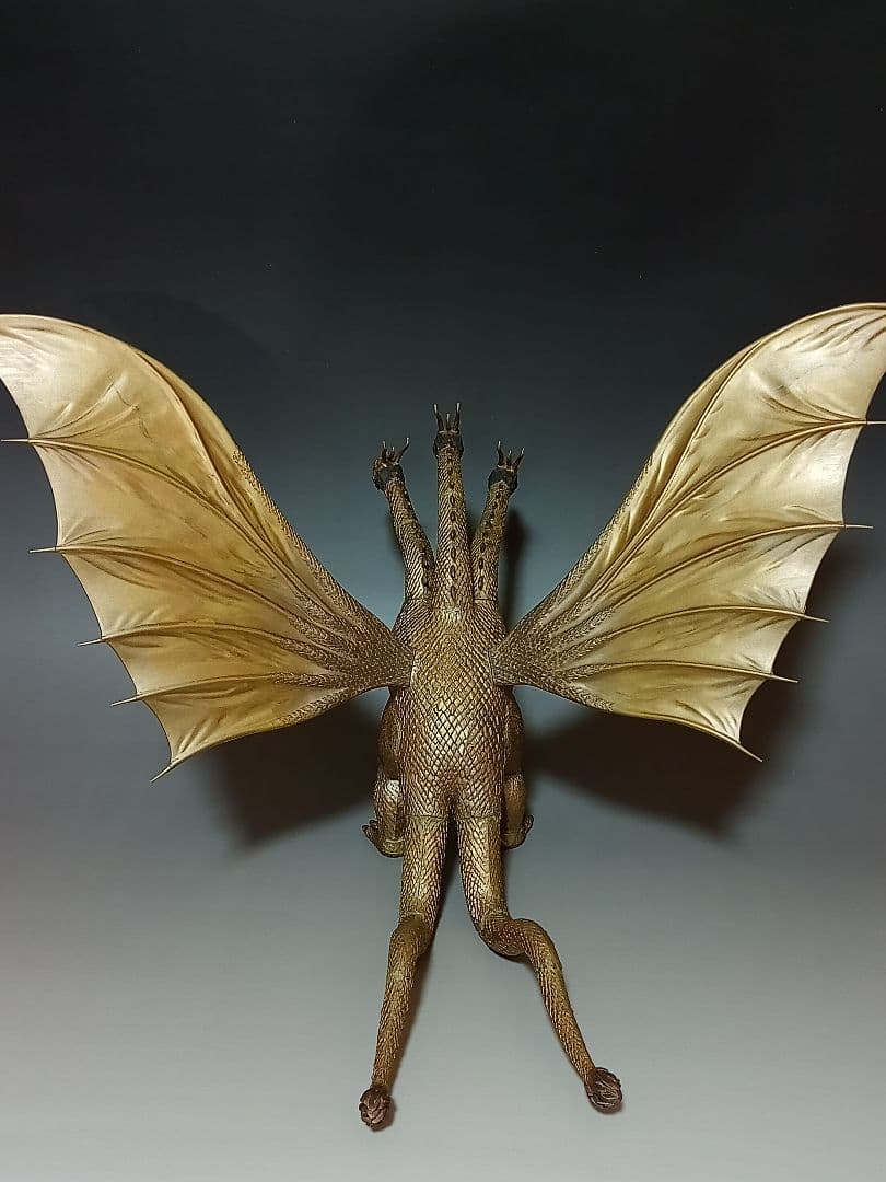 《リョウ》キングギドラ（昭和版）プラモデル　完成品