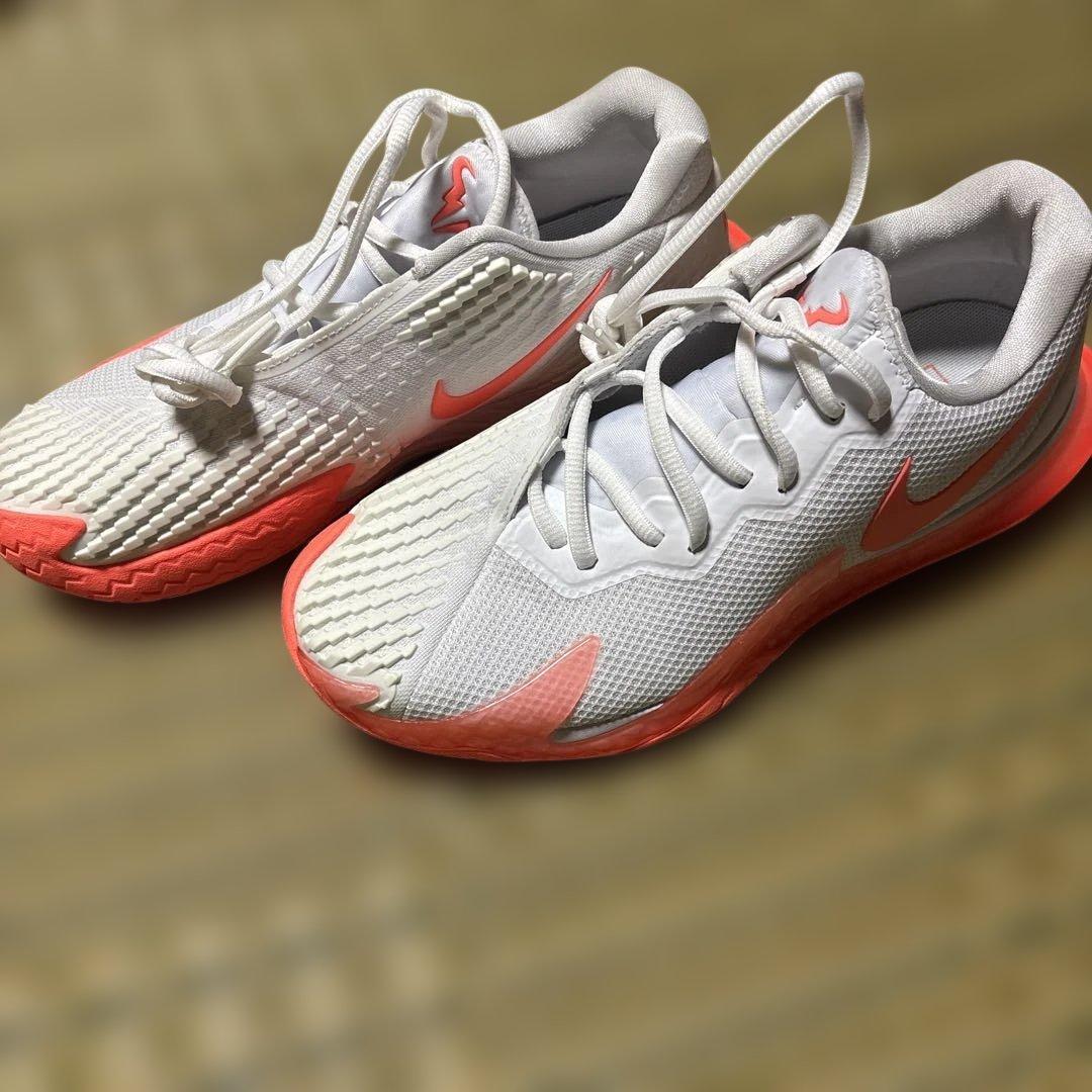 【ナダル】Nike テニスシューズ ホワイト/オレンジ　25cm