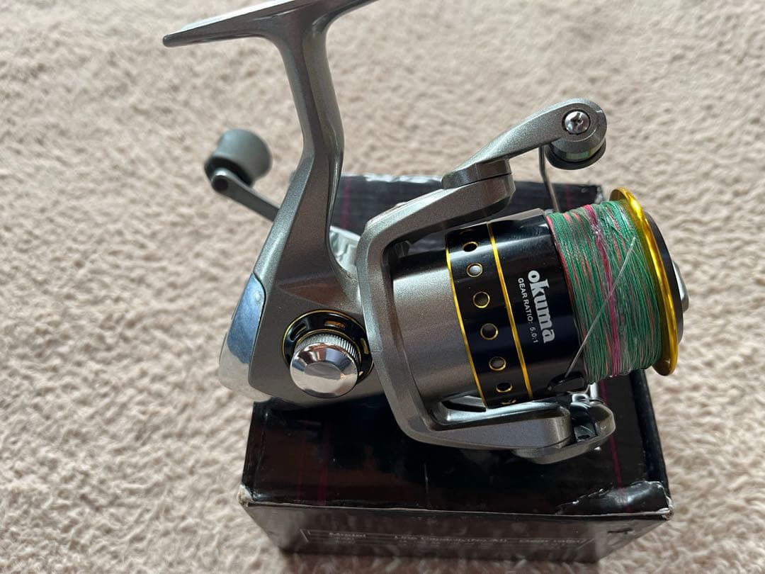 スピニングリール 4000番 未使用 PEライン 付き
