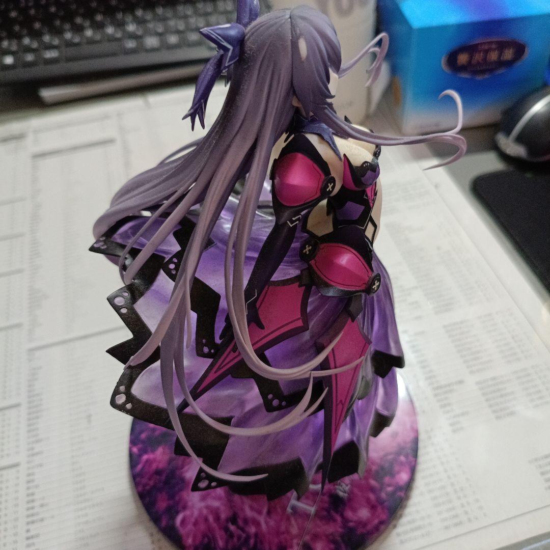 紫の衣装 フィギュア