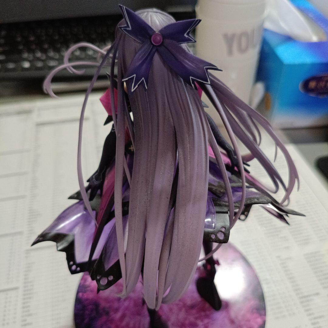 紫の衣装 フィギュア