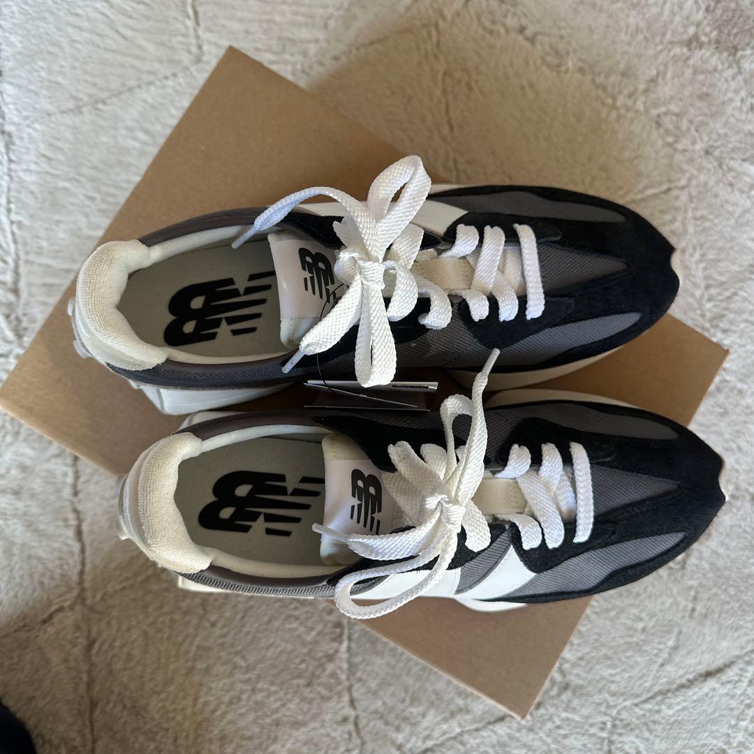 new balance 327 ブラック/ホワイトニューバランスメンズスニーカー