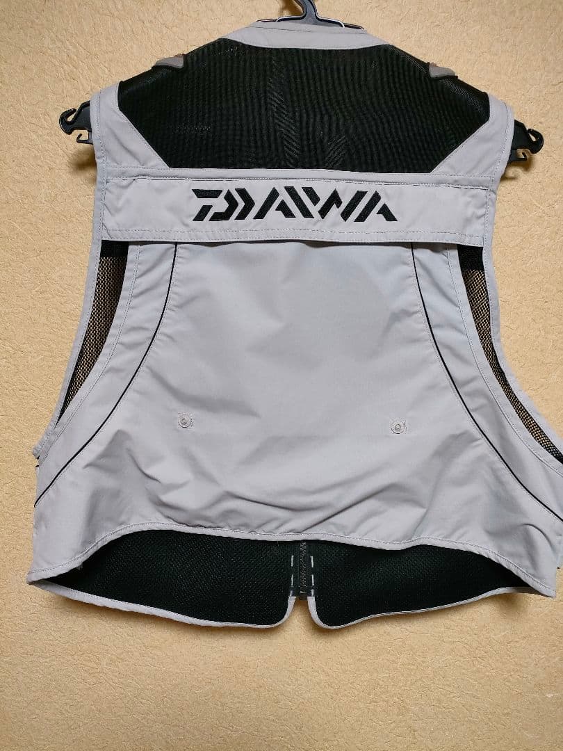 ダイワフィッシングショートベスト　DV-3023 ライトグレーXL