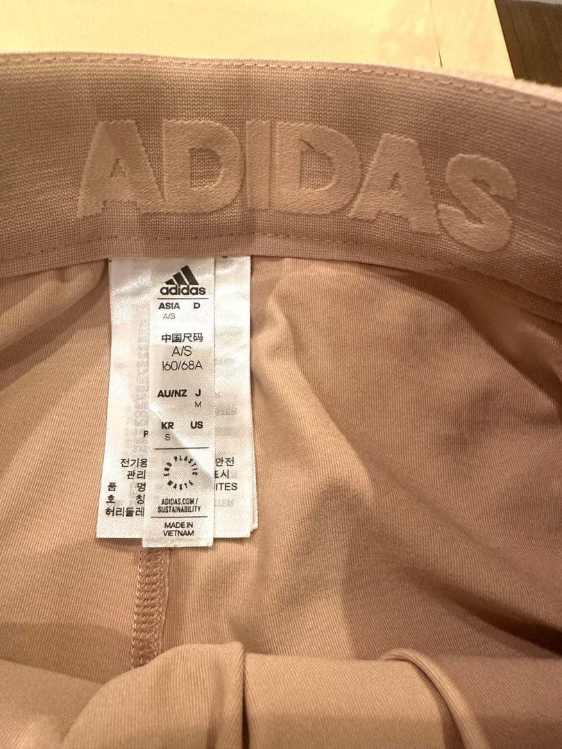 adidas キャメル　ジャケット・スカートセット（Mサイズ）