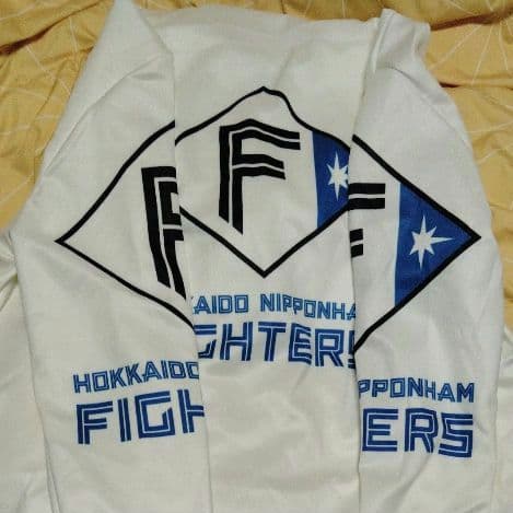 日本ハムファイターズ Lサイズ 長袖 パーカー フーディ 男女兼用 秋服 冬服
