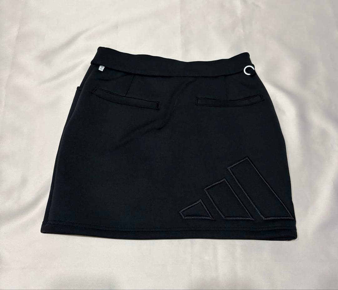 新品adidasゴルフジャガードシャツ　ダンボールニットスカート　モノトーン
