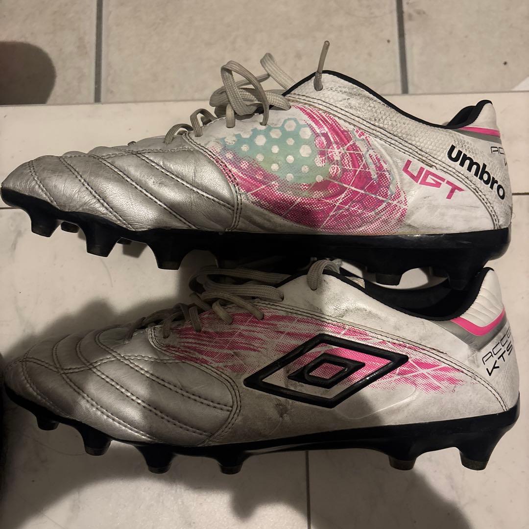 Umbro UGT サッカーシューズ シルバー/ピンク