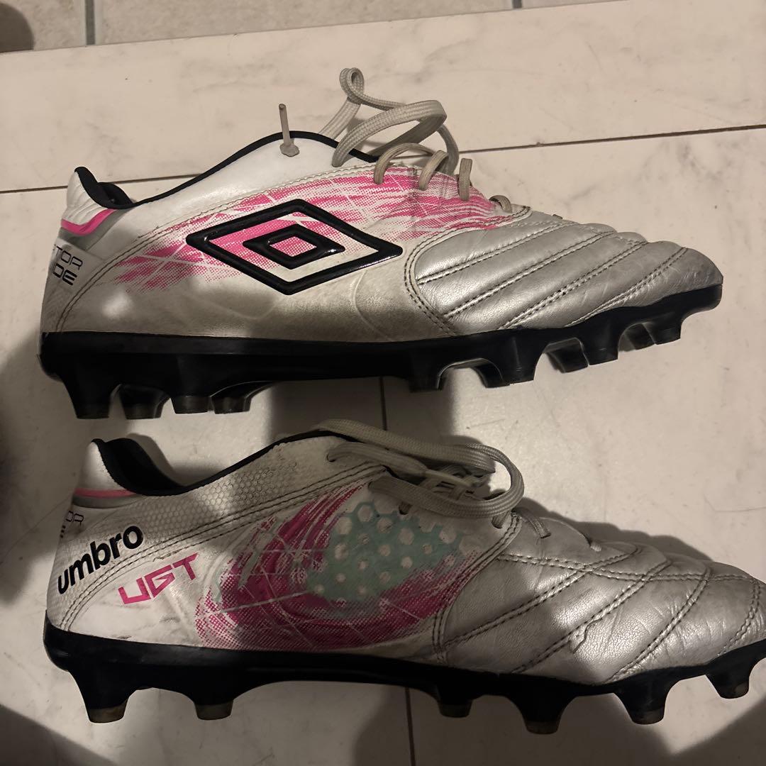 Umbro UGT サッカーシューズ シルバー/ピンク