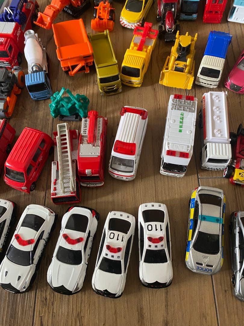 トミカ　車両まとめ売り　77台　オマケ付き