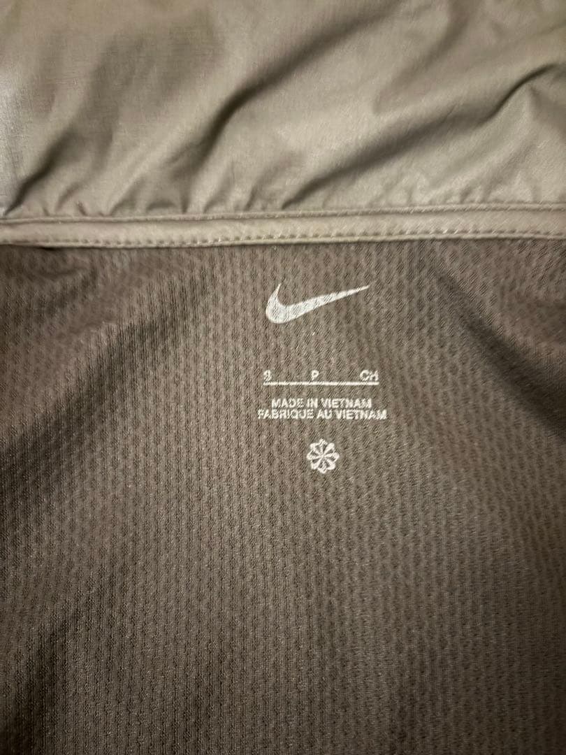 新品　Nike ナイキ　ランニングジャケット　ブラック　Ｍ