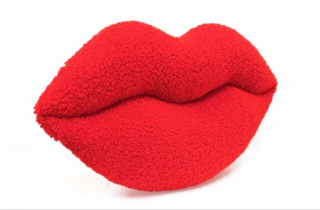 MANHATTAN KISS FLUFFY SMALL リップクッション