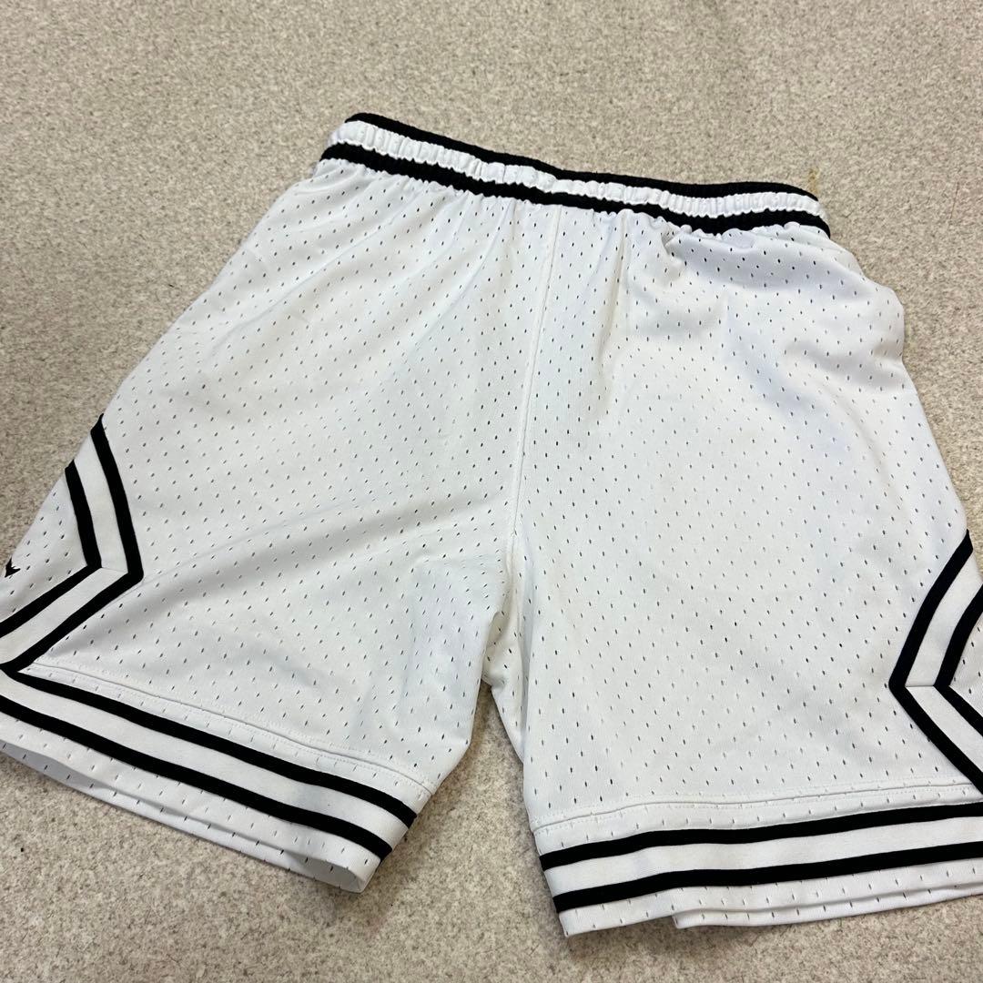 ナイキ　ジョーダンスポーツ　ダイアモンドショートパンツ メンズ　バスケ 白