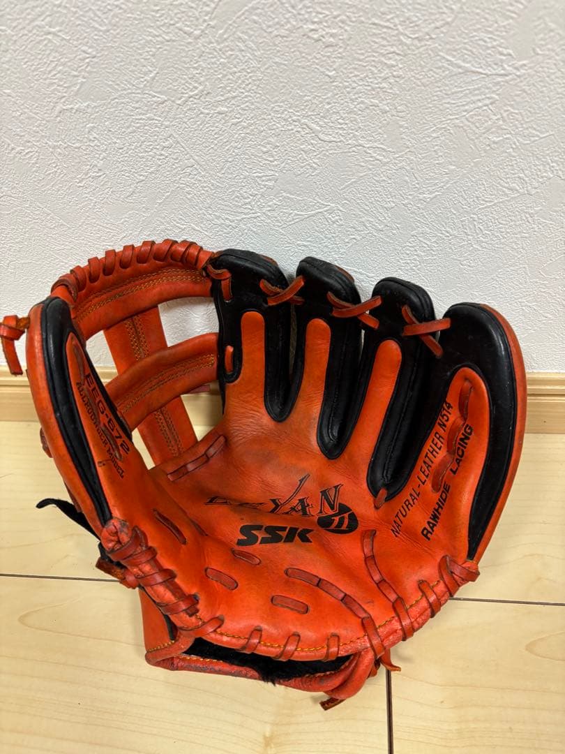 u*6様 SSK 軟式グローブ 内野手用 赤×ブラック 即戦力
