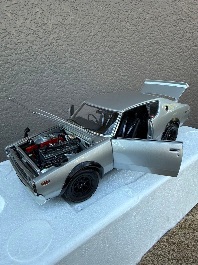 京商NISSAN SKAYINE 2000GT-R(KPGC-110)シルバー
