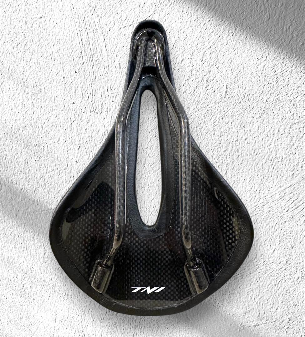 ★試走程度★TNI LiteFly2 カーボンサドル(143mm)