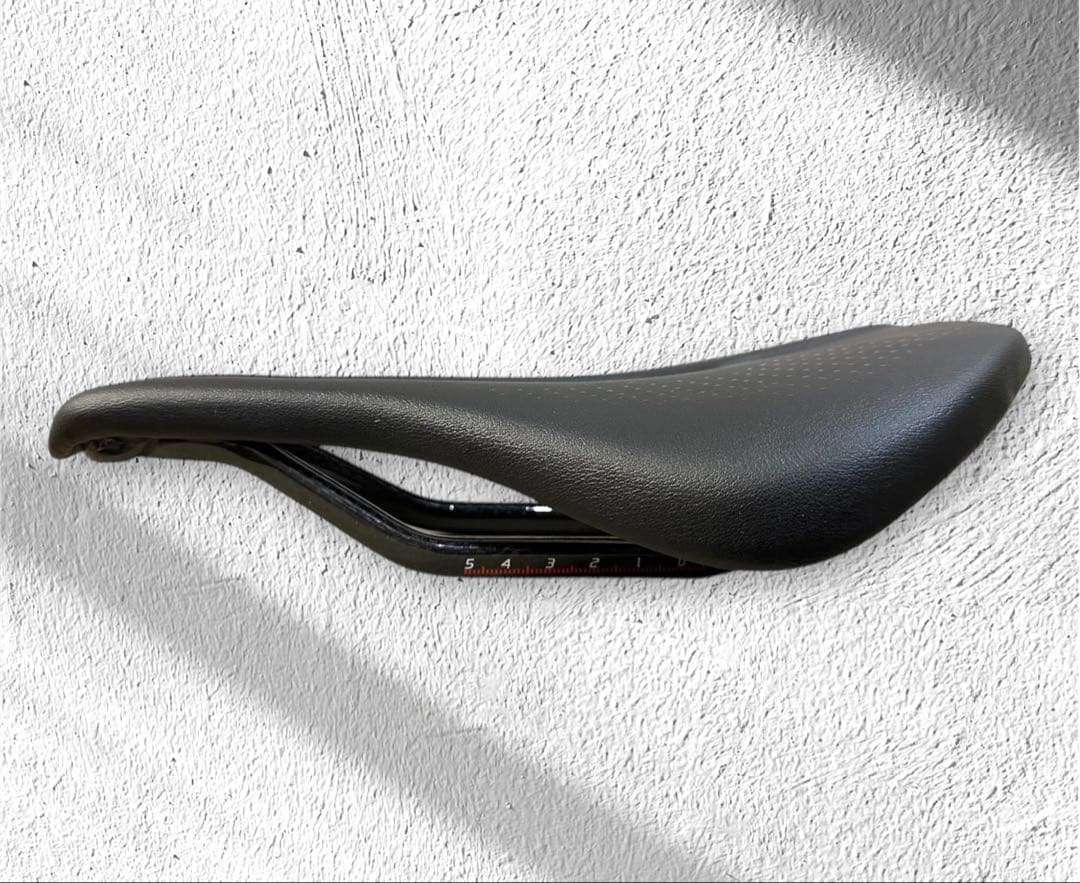 ★試走程度★TNI LiteFly2 カーボンサドル(143mm)