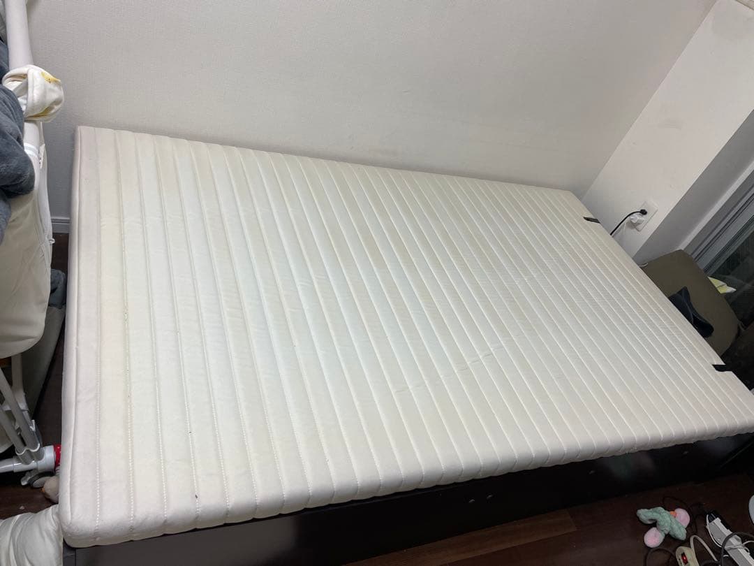 収納セミダブルベッド