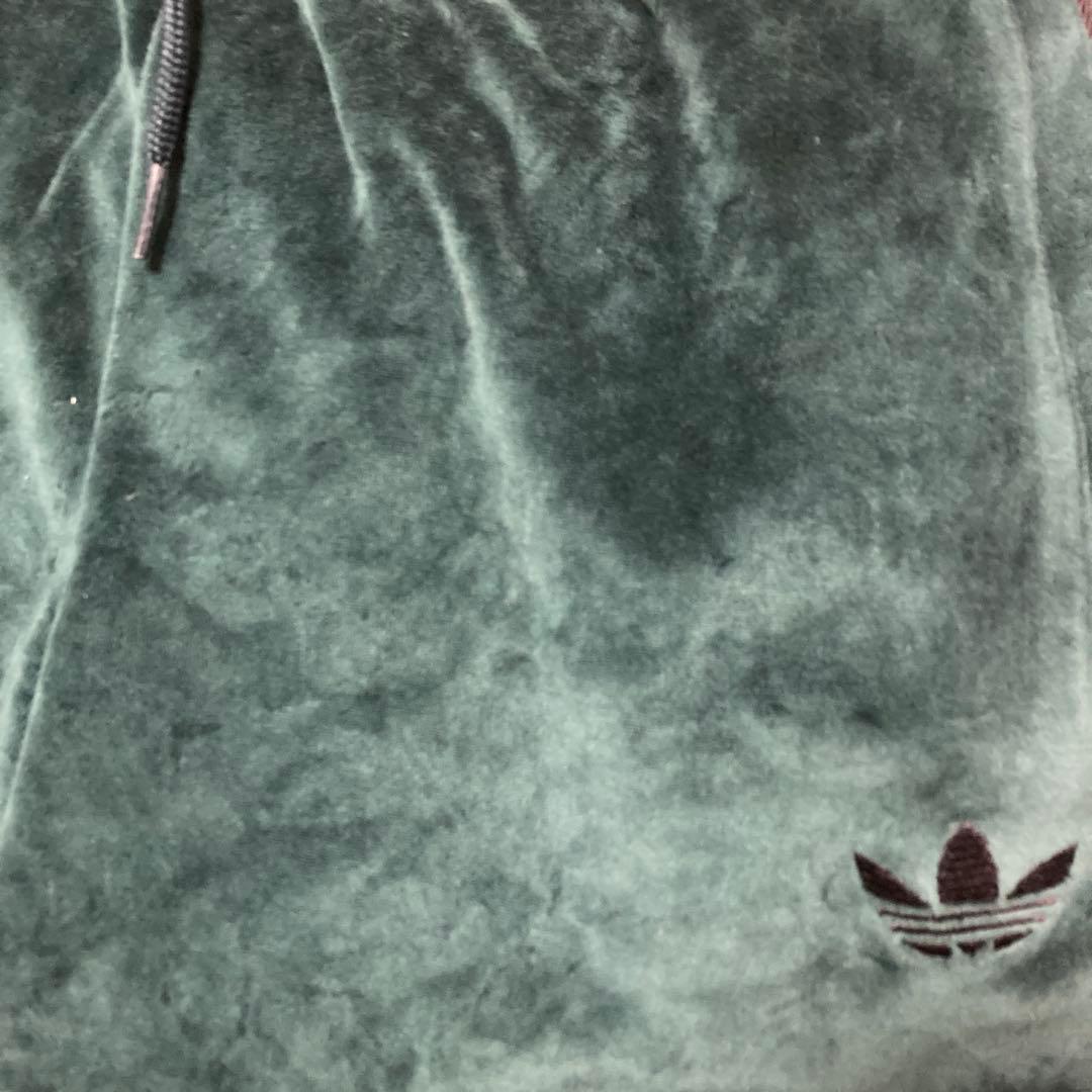 adidasベロア SSTアディカラー トラックパンツ　グリーン緑トレフォイル