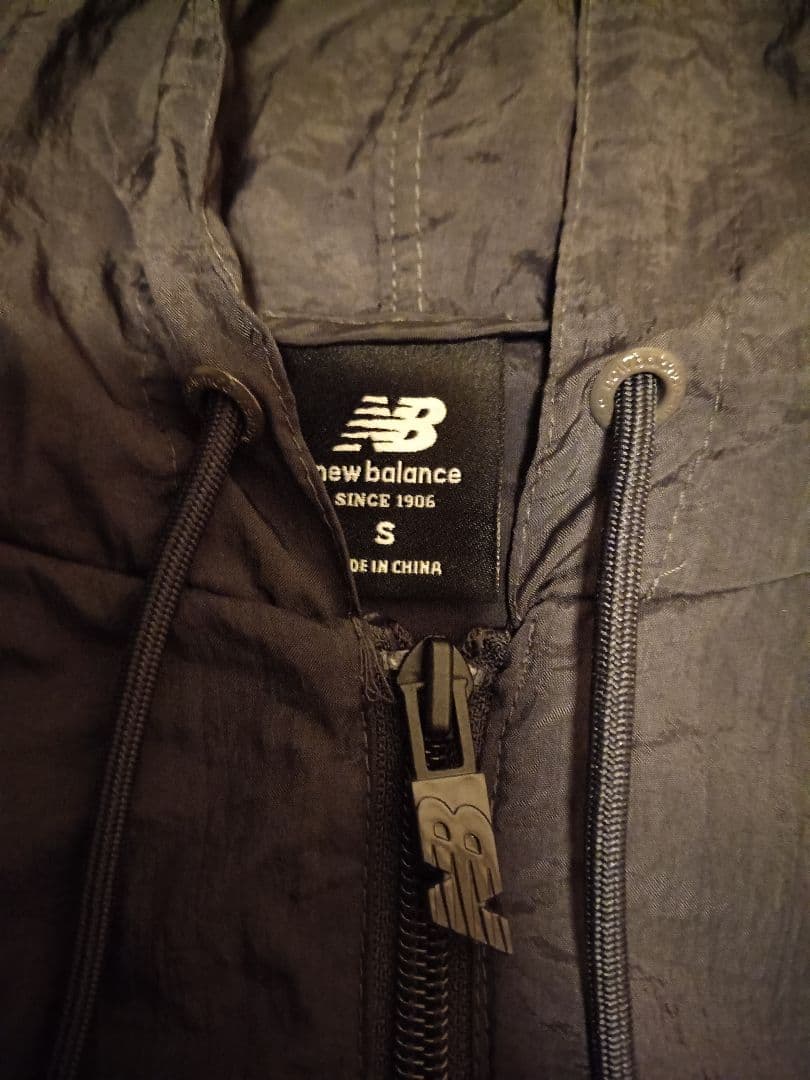 New Balance ブラック ウィンドブレーカー 美品