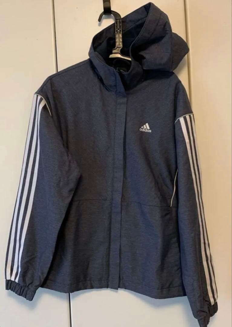 新品未使用　adidas レディース ウインドジャケットフード付き　ネイビー