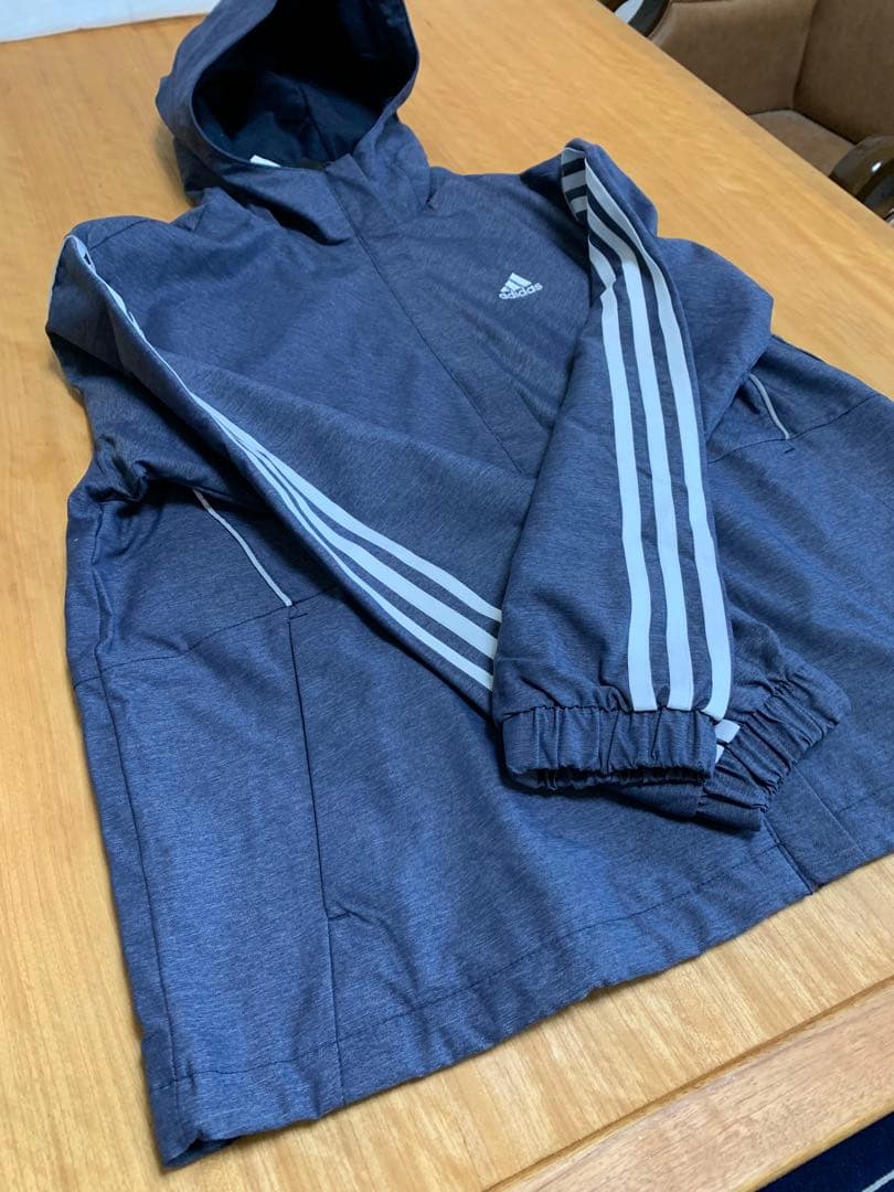 新品未使用　adidas レディース ウインドジャケットフード付き　ネイビー
