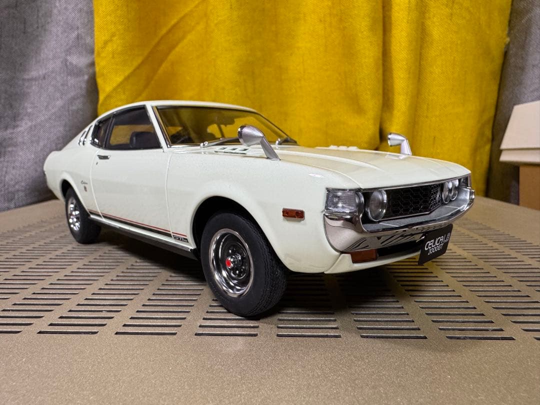 オートアート社製　CELICA 2000GT ミニカー ホワイト　1/18