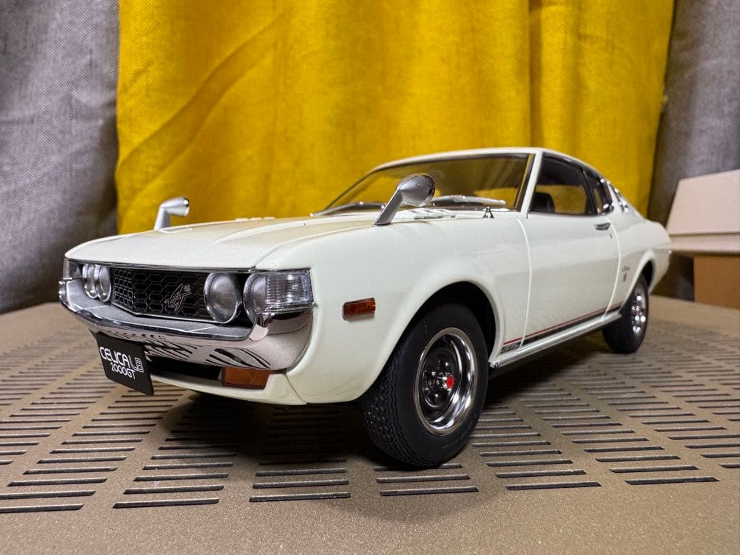 オートアート社製　CELICA 2000GT ミニカー ホワイト　1/18