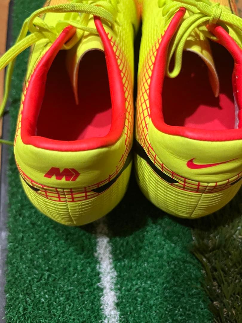 Nike サッカー　スパイクシューズ イエロー/オレンジ　人工芝用