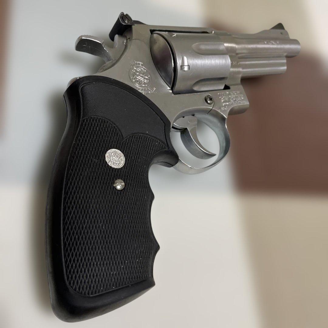 Smith & Wesson シルバーガスリボルバー（プラスチック製日本製）