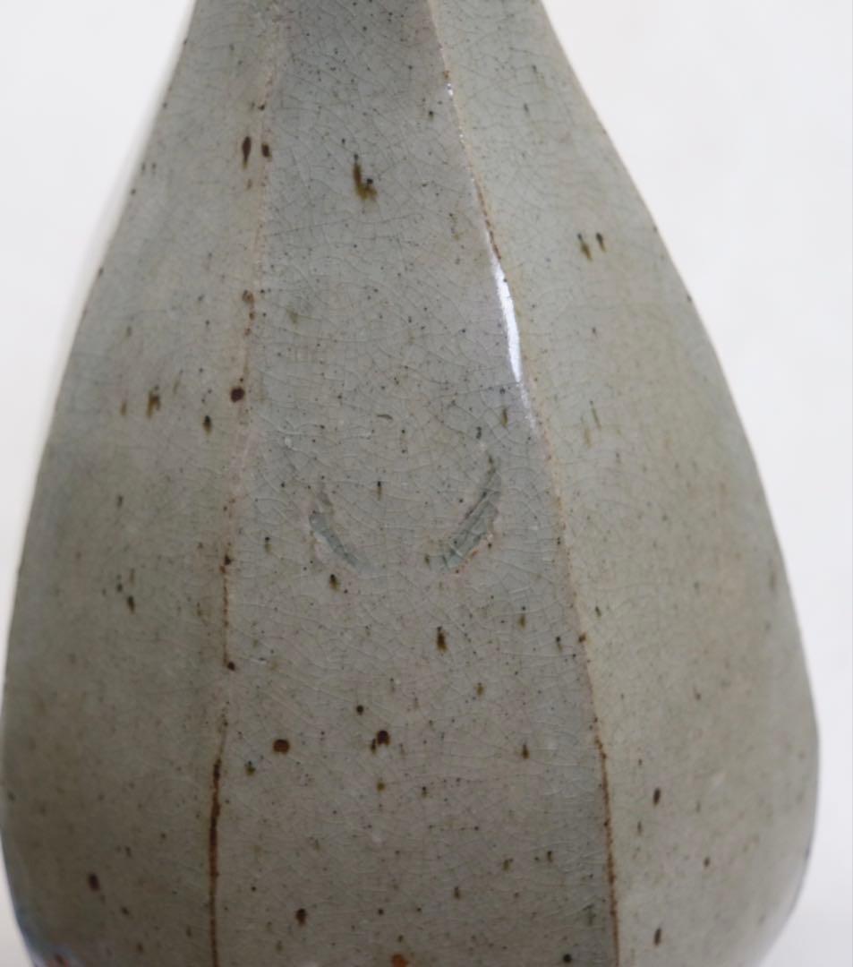 朝鮮青磁　瓶　朝鮮美術　高さ約27.7cm 送料込み260407