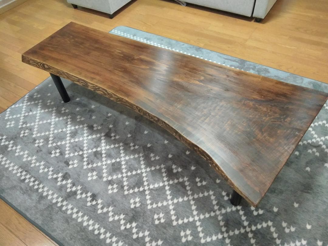 天板を購入し磨き塗装した、自作座テーブルなります！