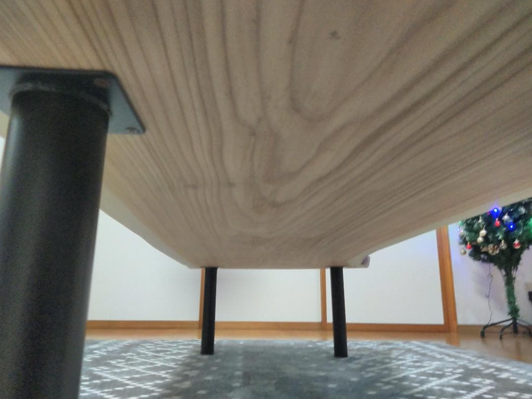 天板を購入し磨き塗装した、自作座テーブルなります！