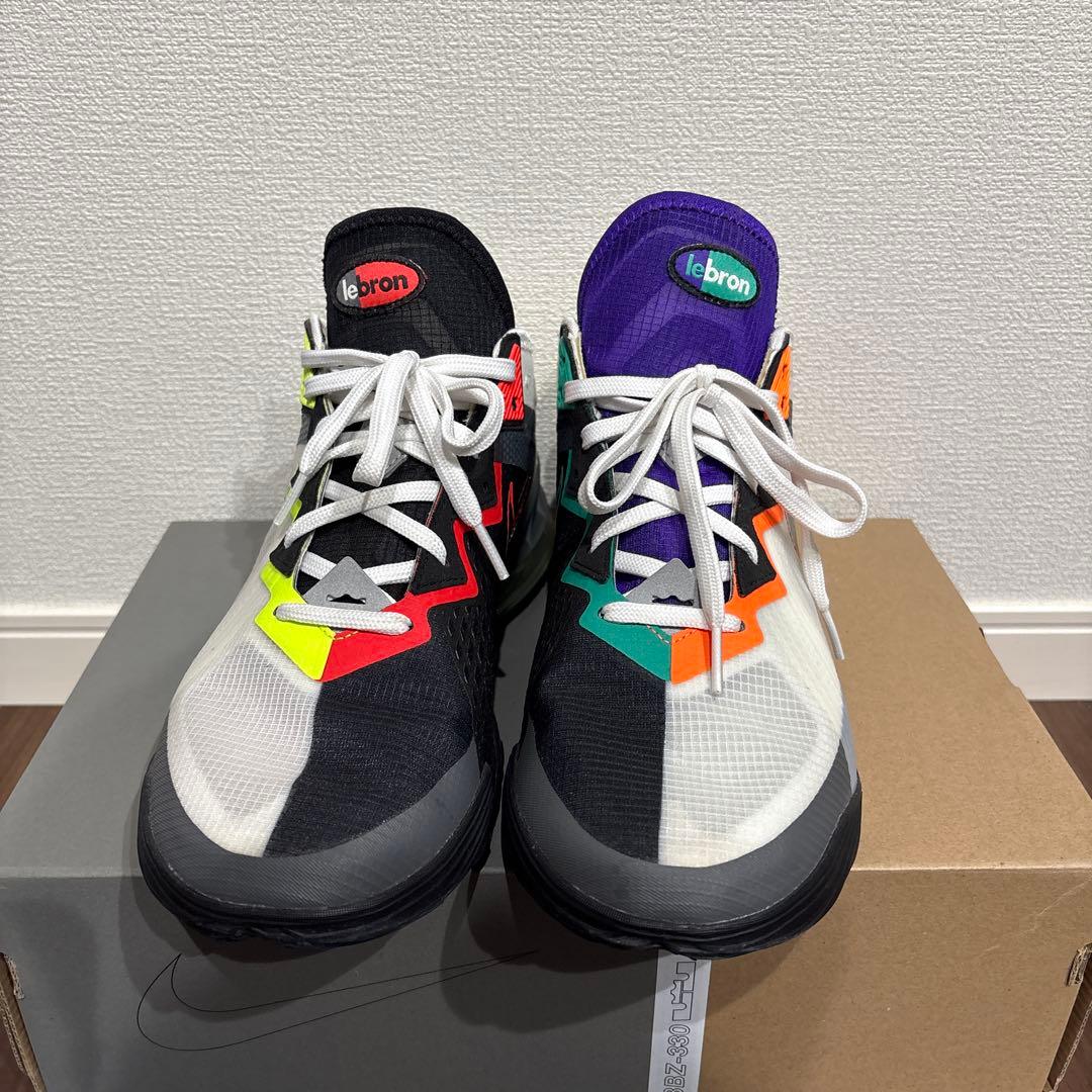 シューズ(男性用) NIKE LEBRON XVIII LOW