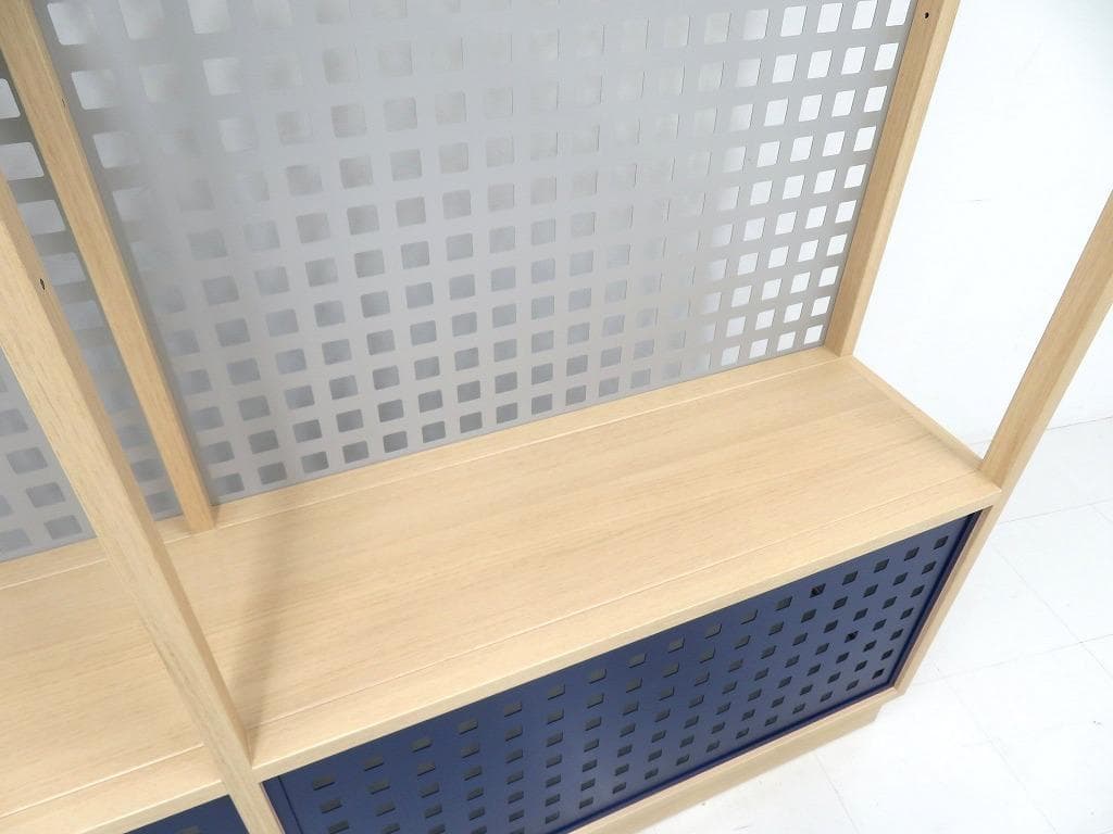 展示品　大型　有孔　パンチング　ショーケー　店舗什器　飾り棚　シェルフ