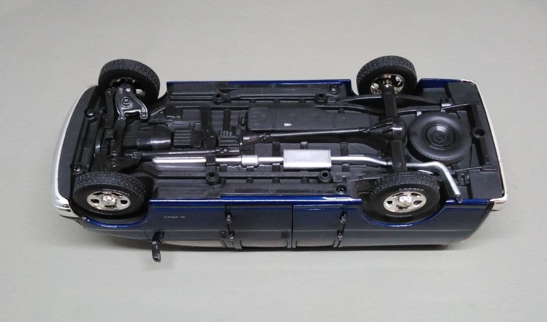 Chevrolet Express 1/25スケール ミニカー