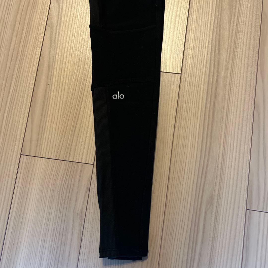 新品未使　alo yoga アロー　レギンス　サイドデザイン　日本未発売