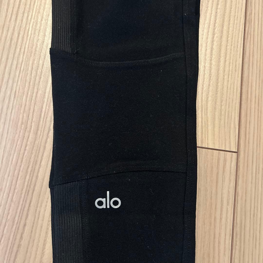 新品未使　alo yoga アロー　レギンス　サイドデザイン　日本未発売