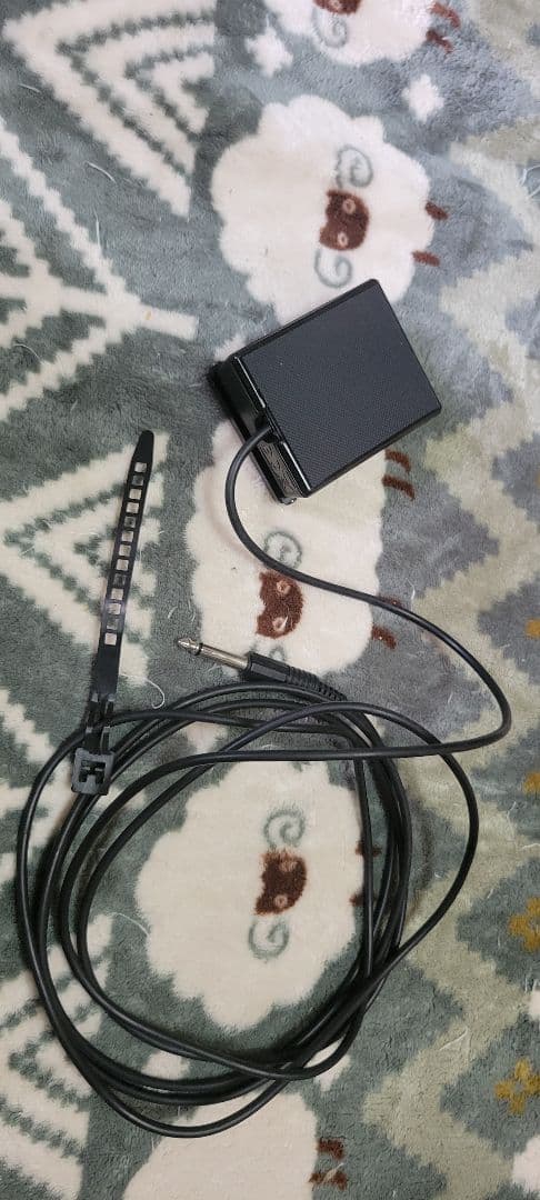 Yamaha np12デジタルピアノ 61鍵　ペダル付き！