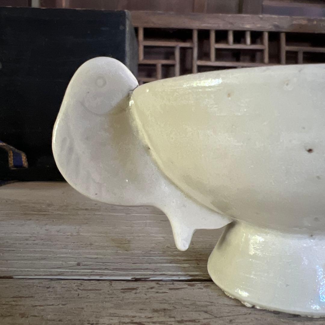 実家整理　古い白磁の茶碗　魚