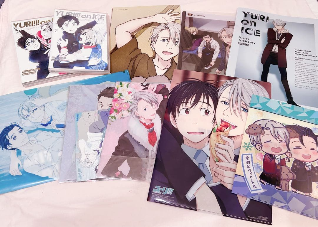 ユーリ!!! on ICE 缶バッジ ヴィクトル 勝生勇利 カード まとめ売り